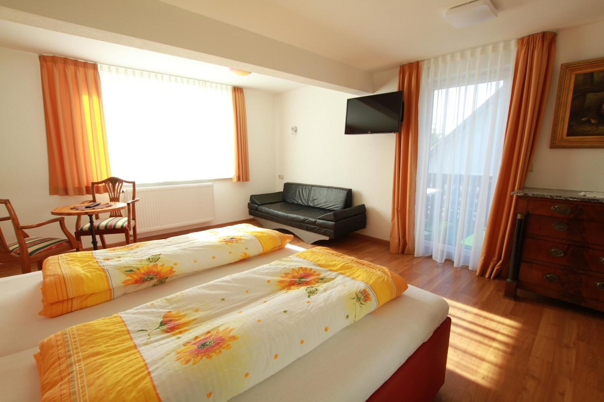 Gaestehaus Pfefferle Hotel Garni Und Ferienwohnungen Сигмаринген Стая снимка