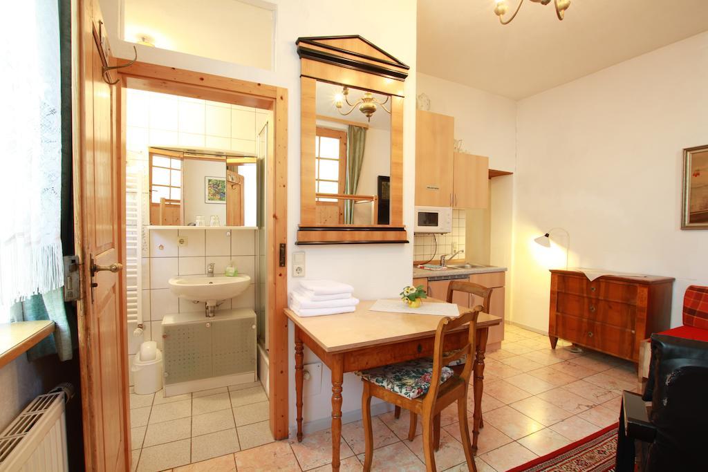 Gaestehaus Pfefferle Hotel Garni Und Ferienwohnungen Сигмаринген Екстериор снимка